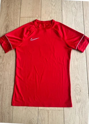 t-shirt nike de sport rouge solo swoosh, marque: Nike, état: Très bon état, taille: S, 9,50 €, 10,68 € Protection acheteurs incluse