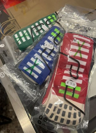 Tris calza sportiva anti scivolo, marca: Rosso, estado: Novo com etiquetas, €18.00, €19.60 inclui Proteção do Comprador