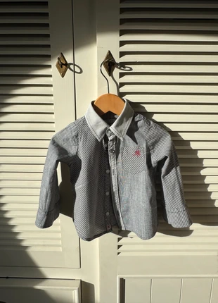 Chemise IKKS 12 mois – carreaux gris & détails brodés, marca: IKKS, estado: Muito bom, tamanho: 9-12 meses / 74 cm, €8.00, €9.10 inclui Proteção do Comprador