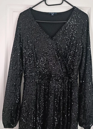 Robe cache coeur à sequins, marque: Kiabi, état: Très bon état, taille: M / 38 / 10, 7,00 €, 8,05 € Protection acheteurs incluse