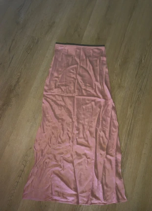 Rosa Maxirock in Satinoptik, marque: opshop, état: Neuf sans étiquette, taille: S / 36 / 8, 15,00 €, 16,45 € Protection acheteurs incluse