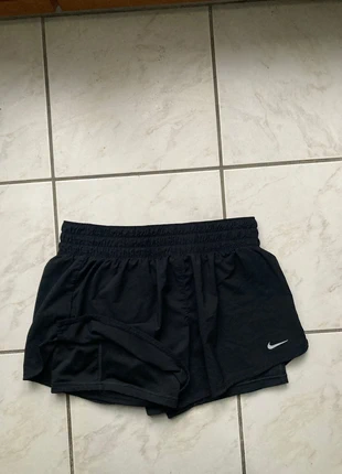 Short running Nike taille M couleur noir, marca: Nike, estado: Muito bom, tamanho: M / 38 / 10, €20.50, €22.23 inclui Proteção do Comprador Pro