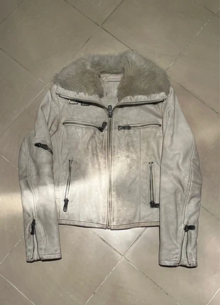 White archive jacket with fur and straps, brand: Vintage Dressing, condizioni: Discrete, taglia: S / IT 40 / EU 36, €29.90, €32.10 include la Protezione acquisti