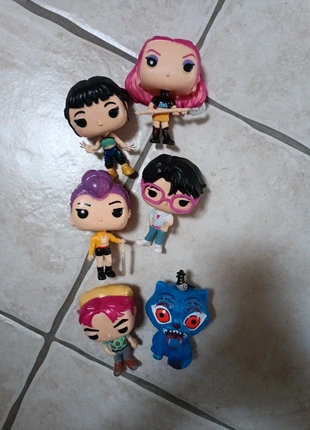 Set 6 figurines K-pop Demon Hunters, marque: demon hunters, état: Neuf avec étiquette, taille: Taille unique, 15,00 €, 16,45 € Protection acheteurs incluse