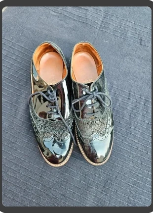 Chaussures femme derby en cuir verni noir – pointure 39, brand: sans marque, condizioni: Ottime, taglia: 39, €10.99, €12.24 include la Protezione acquisti