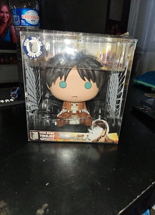 Tirelire Eren Jaeger, marke: Attack On Titan, zustand: Sehr gut, größe: Frühchen, bis 44, 8,00 €, 9,10 € inklusive Vinted-Käuferschutz