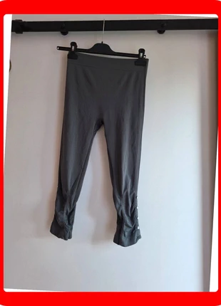 R0335. Legging gris femme, détails boutons, T36, condizioni: Ottime, taglia: S / IT 40 / EU 36, €4.00, €4.90 include la Protezione acquisti Pro