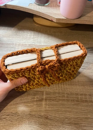 Jaune et orange pochette livres / yellow and orange booksleeve, brand: COQUETTE, condizioni: Ottime, €8.00, €9.10 include la Protezione acquisti