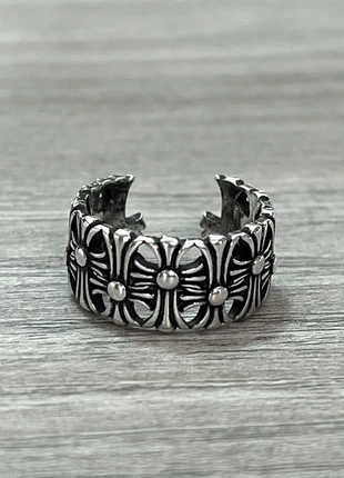 Anello argento 925 con croce, brand: CHROME, condizioni: Nuovo senza cartellino, taglia: Regolabile, €10.00, €11.20 include la Protezione acquisti Pro