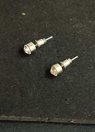 Puces d’oreilles façon brillant, état: Très bon état, 2,00 €, 2,80 € Protection acheteurs incluse