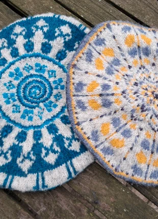 2 Handgemaakte baretten naar ontwerp van Kate Davies, marca: Handgemaakt, estado: Muy bueno, tamaño: 57, 12,50 €, 13,83 € Protección al comprador incluida