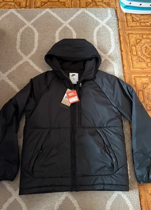 Doudoune Nike Therma-Fit, marque: Nike, état: Neuf avec étiquette, taille: M, 85,00 €, 89,95 € Protection acheteurs incluse