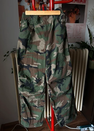 Military pants y2k, brand: Bershka, condizioni: Ottime, taglia: S / IT 40 / EU 36, €8.00, €9.10 include la Protezione acquisti