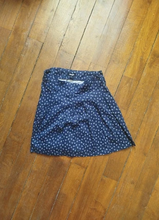 Jupe motif libellules, merk: Jennifer, staat: Heel goed, maat: XS / 34 / 6, € 1,00, € 1,75 inclusief Kopersbescherming