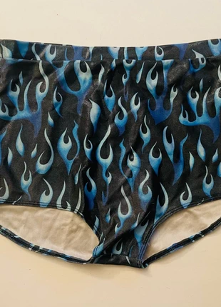Blaue, Flammen Print Shorts, marque: Dolls Kill, état: Bon état, taille: XXS / 32 / 4, 2,00 €, 2,80 € Protection acheteurs incluse