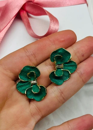 Orecchini fiori verdi, brand: INOX, condizioni: Nuovo con cartellino, €5.50, €6.48 include la Protezione acquisti Pro