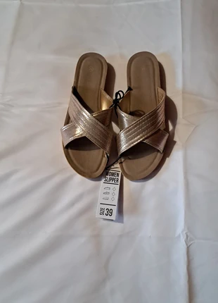 Prachtige goude dames slippers, merk: Ferro footwear, staat: Nieuw met prijskaartje, maat: 39, € 5,00, € 5,95 inclusief Kopersbescherming