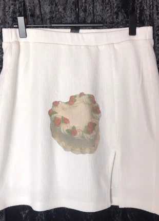 Romantic Coquette Marie Antoinette White Cake Skirt With Split, marque: Dolls Kill, état: Très bon état, taille: S / 36 / 8, 25,00 €, 26,95 € Protection acheteurs incluse