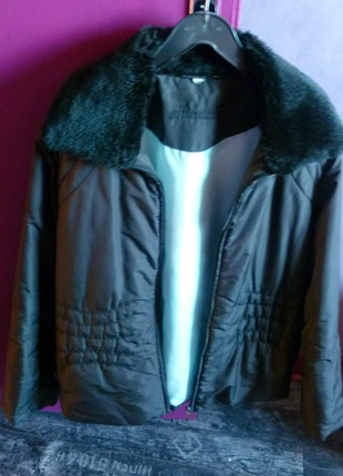 Blouson Doudoune noir Etat neuf T.38/40 col fourrure amovible, marque: Armand Thiery, état: Neuf sans étiquette, taille: L / 40 / 12, 27,00 €, 29,05 € Protection acheteurs incluse