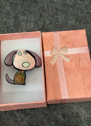 Spilla cane rosa con scatola regalo perfetta per regali di Natale, marke: No Logo, zustand: Sehr gut, 4,00 €, 4,90 € inklusive Vinted-Käuferschutz