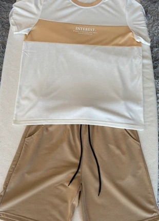 Ensemble tee-shirt en short blanc et beige, merk: Shein, staat: Heel goed, maat: M, € 5,00, € 5,95 inclusief Kopersbescherming