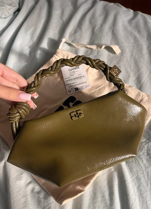 Authentique Mini Bou Bag GANNI vert kaki, marque: Ganni, état: Très bon état, 260,00 €, 273,70 € Protection acheteurs incluse