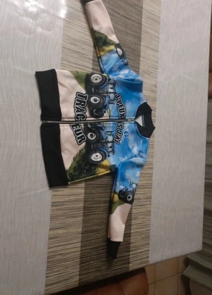 Veste tracteur New Holland, marque: New Holland, état: Très bon état, taille: 18-24 mois / 86 cm, 5,00 €, 5,95 € Protection acheteurs incluse