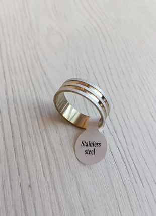 Anillo bicolor de acero inoxidable, brand: Local, condizioni: Nuovo con cartellino, taglia: 18,5 mm Ø / 19,5, €2.50, €3.33 include la Protezione acquisti