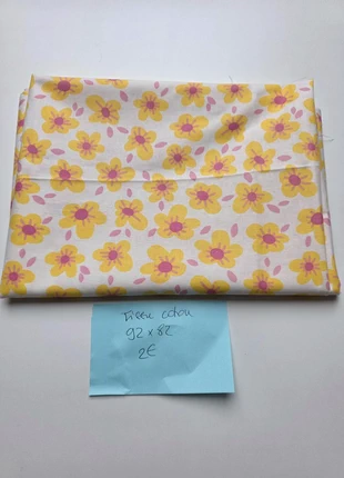 Coupon tissu coton 92×82, merk: Mondial Tissus, staat: Heel goed, € 2,00, € 2,80 inclusief Kopersbescherming