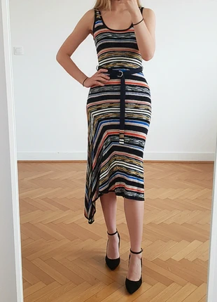 Robe midi noir rayée Karen Millen taille 36, marca: Karen Millen, estado: Muito bom, tamanho: S / 36 / 8, €50.00, €53.20 inclui Proteção do Comprador