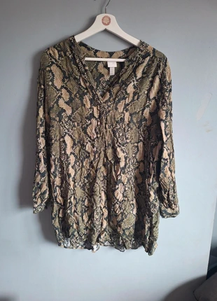 H&M Snake Print V-Neck Blouse – UK 14 / EUR 42, brand: H&M, condition: Very good, size: XL / 42 / 14, €6.80, €7.84 includes Buyer Protection