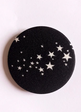 Broche tissu étoiles, merk: Creatrice, staat: Nieuw met prijskaartje, € 4,50, € 5,43 inclusief Kopersbescherming