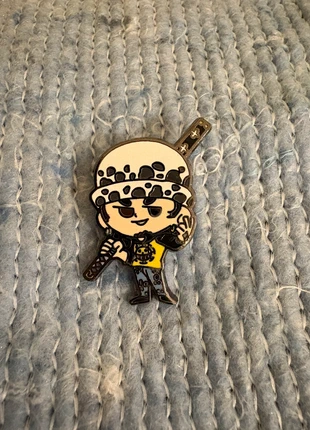 Pins Trafalgar One piece, marque: OnePiece, état: Très bon état, 4,00 €, 4,90 € Protection acheteurs (Pro) incluse