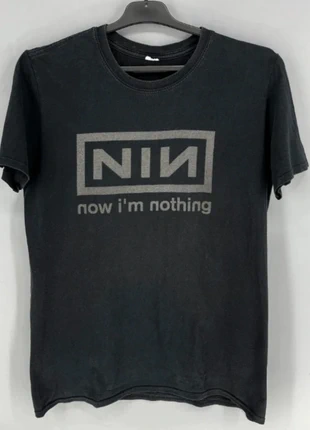 Nine Inch Nails Black Reprint T-shirt Size L, marke: Gildan, zustand: Neu, mit Etikett, größe: L, 22,00 €, 23,80 € inklusive Vinted-Käuferschutz