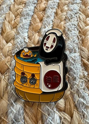 Pins No-face (sans visage) Voyage de Chihiro Ghibli, brand: Ghibli, condition: Very good, €4.00, €4.90 includes Buyer Protection Pro