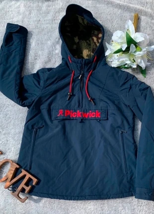 Gorgeous Pickwick Blue windbreaker with Quilted Red Lining and Camo Hood – Cozy & Stylish!, brand: Pickwick, condizioni: Ottime, taglia: M / IT 42 / EU 38, €35.00, €37.45 include la Protezione acquisti