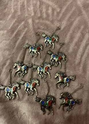 Lot de 10 chevaux pendentifs, marca: Inconnu, estado: Novo sem etiquetas, €2.00, €2.80 inclui Proteção do Comprador