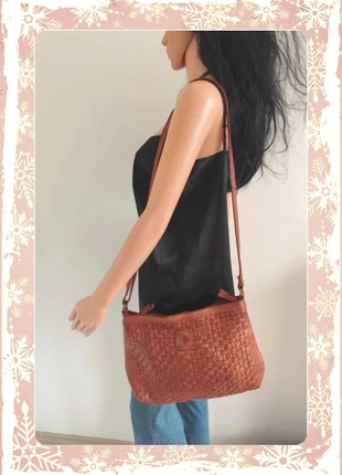 Sac bandoulière Biba en cuir tressé marron, marque: BIBA, état: Très bon état, 70,00 €, 74,20 € Protection acheteurs (Pro) incluse