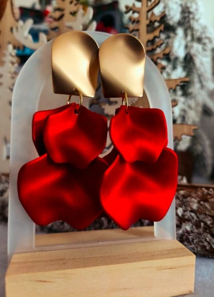 Boucles d'oreilles pendantes dorées et rouge passion, merk: Fleur, staat: Nieuw zonder prijskaartje, € 8,90, € 10,05 inclusief Kopersbescherming