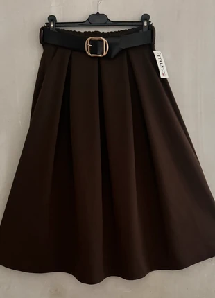 Falda midi marron, marca: Tienda Local, estado: Nuevo con etiquetas, tamaño: M / 38 / 10, 17,00 €, 18,55 € Protección al comprador Pro incluida