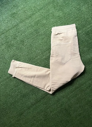 Pantalón Zara Beige Talla L • Estilo Chándal Cargo con Bolsillos Laterales • Streetwear Oversize, brand: Zara, condizioni: Ottime, taglia: L, €7.95, €9.05 include la Protezione acquisti