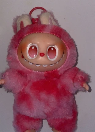 Pink labubu, merk: POPMART, staat: Nieuw zonder prijskaartje, maat: Prematuur, tot 44 cm, € 6,99, € 8,04 inclusief Kopersbescherming
