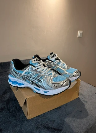 Asics Gel-Kayano 14, marca: Asics, estado: Nuevo con etiquetas, tamaño: 42, 75,00 €, 79,45 € Protección al comprador incluida