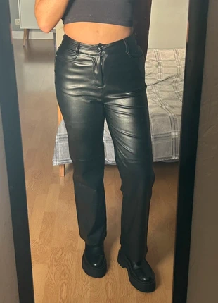 Pantalon en cuir noir SHEIN, marque: Sheln, état: Très bon état, taille: XS / 34 / 6, 8,00 €, 9,10 € Protection acheteurs incluse