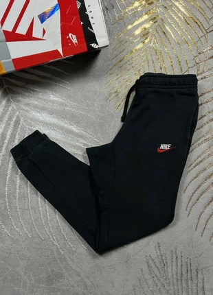 Jogging Nike noir logo brodé Nike rouge / blanc, brand: Nike, condition: Very good, size: XS, €28.00, €30.10 includes Buyer Protection Pro