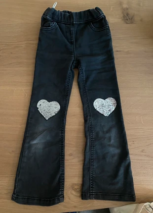 Flared jeans maat 110, marque: C&A, état: Très bon état, taille: 5 ans / 110 cm, 2,50 €, 3,33 € Protection acheteurs incluse