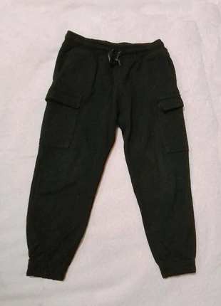 Pantalón cargo negro infantil, marca: H&M, estado: Muy bueno, tamaño: 5 años / 110 cm, 5,00 €, 5,25 € Protección al comprador incluida