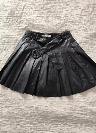 Jupe simili cuir Zara taille xs, marke: Zara, zustand: Sehr gut, größe: XS / 34 / 6, 11,50 €, 12,78 € inklusive Vinted-Käuferschutz
