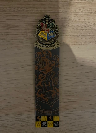 Marque-page Harry Potter représentant les armoiries de Poudlard., marque: Harry Potter, état: Neuf sans étiquette, 5,00 €, 5,95 € Protection acheteurs incluse