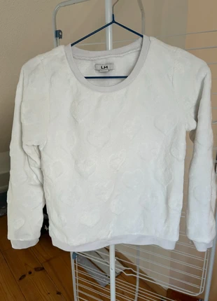 Pull blanc motif coeur 10 ans, merk: LH, staat: Heel goed, maat: 10 jaar / 140 cm, € 2,00, € 2,80 inclusief Kopersbescherming